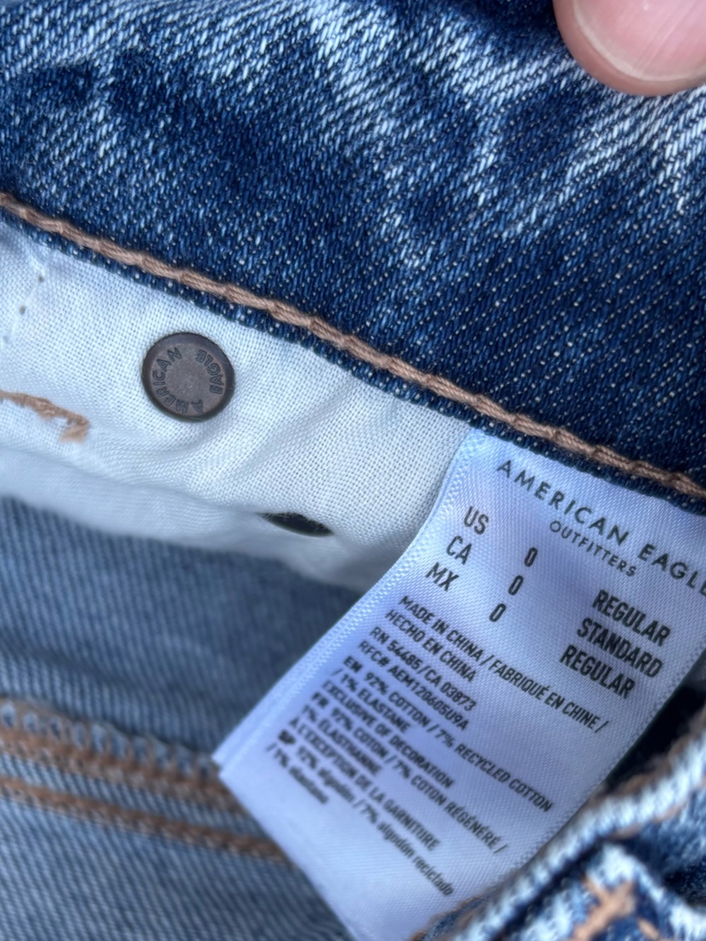 American Eagle AE 90s Skinny Jeans Size 0 in EUC distressed denim - Picture 4 of 4